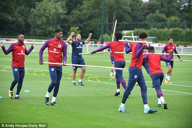 DT Anh luyen tap voi gay truoc tran dau voi Slovakia anh 5