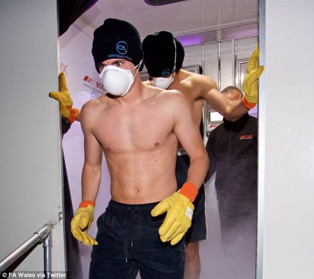 Tuyen xu Wales dung phuong phap dac biet de hoi phuc the luc anh 2