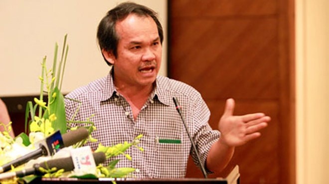 VFF nhu con thuyen dang trong tranh, bau Duc la 'phao cuu sinh' hinh anh