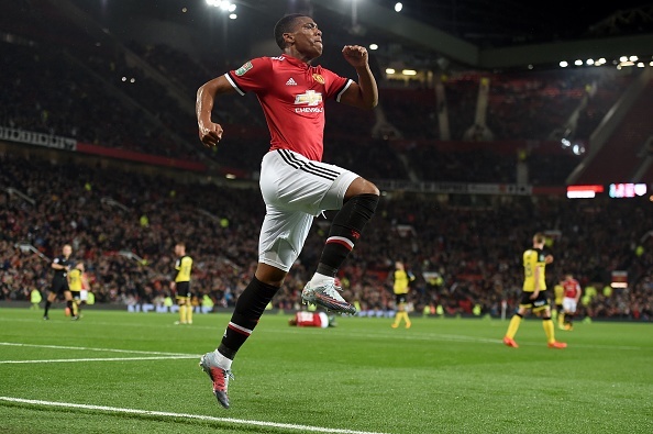 Cham diem MU 4-1 Burton: Diem 10 cho Martial hinh anh