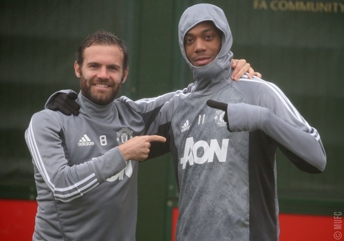 Dan sao MU dam mua luyen tap truoc tran chien voi Southampton anh 2