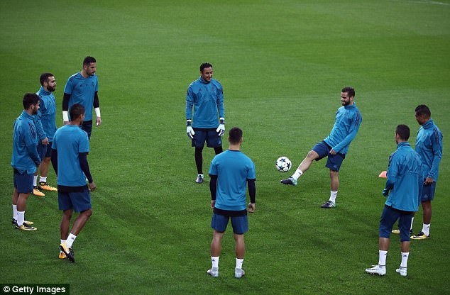 Zidane tich cuc luyen tap cung hoc tro chuan bi dai chien voi Dortmund anh 8