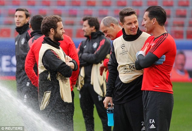 Dan sao MU vui ve luyen tap truoc cuoc chien voi CSKA Moscow anh 1