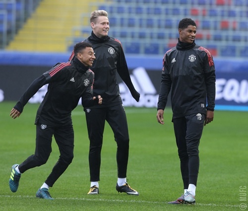 Dan sao MU vui ve luyen tap truoc cuoc chien voi CSKA Moscow anh 11