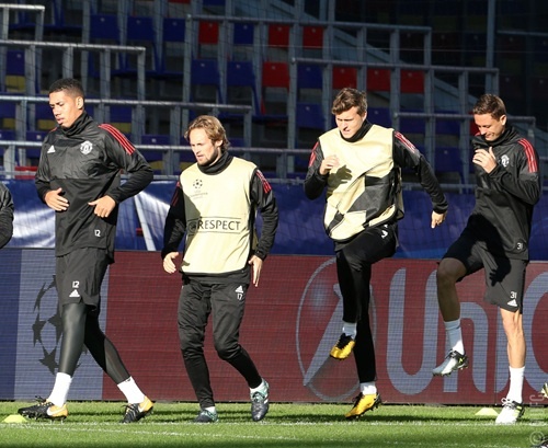 Dan sao MU vui ve luyen tap truoc cuoc chien voi CSKA Moscow anh 13