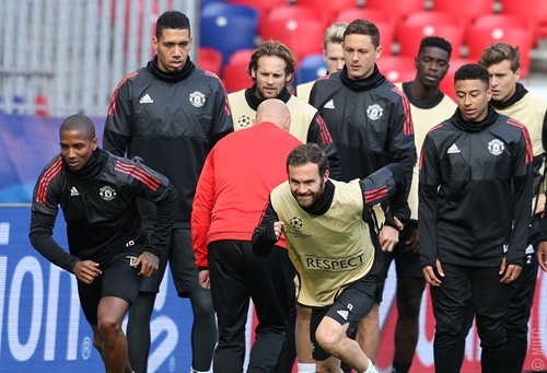 Dan sao MU vui ve luyen tap truoc cuoc chien voi CSKA Moscow anh 2