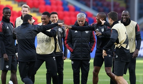 Dan sao MU vui ve luyen tap truoc cuoc chien voi CSKA Moscow anh 3