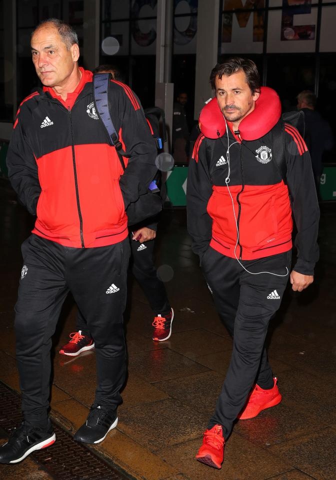 Dàn sao Man Utd uể oải trở về trong đêm ảnh 3 Dan sao Man Utd ue oai tro ve trong dem anh 3