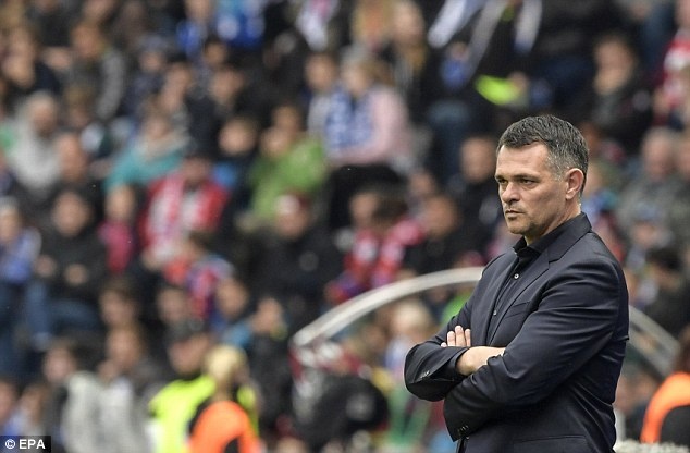 Willy Sagnol ra mat te hai trong tran dau dan dat Bayern Munich hinh anh