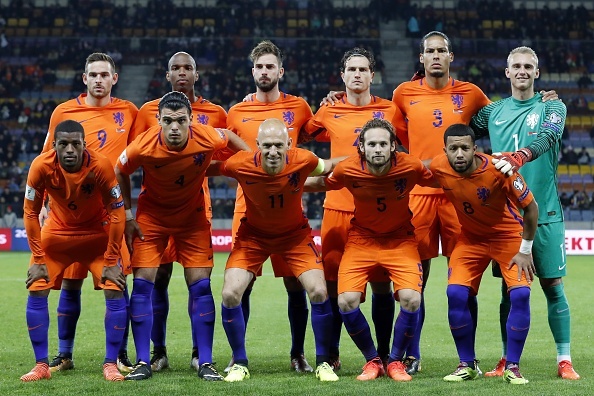 Robben va Depay toa sang,  Ha Lan van kho gianh quyen den Nga anh 1