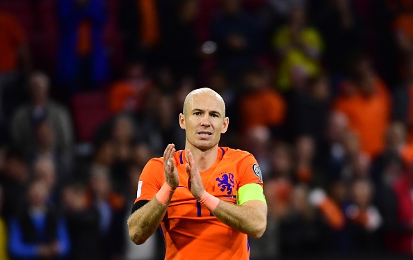 Robben gia tu su nghiep thi dau quoc te hinh anh