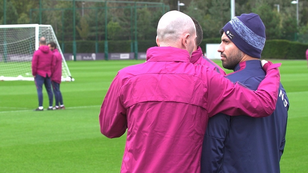 Aguero tro lai than ky sau tai nan xe hoi anh 2