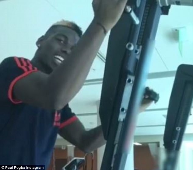 Pogba trở lại Manchester sau chuỗi ngày khổ luyện tại Mỹ ảnh 1 Pogba tro lai Manchester sau chuoi ngay kho luyen tai My anh 1