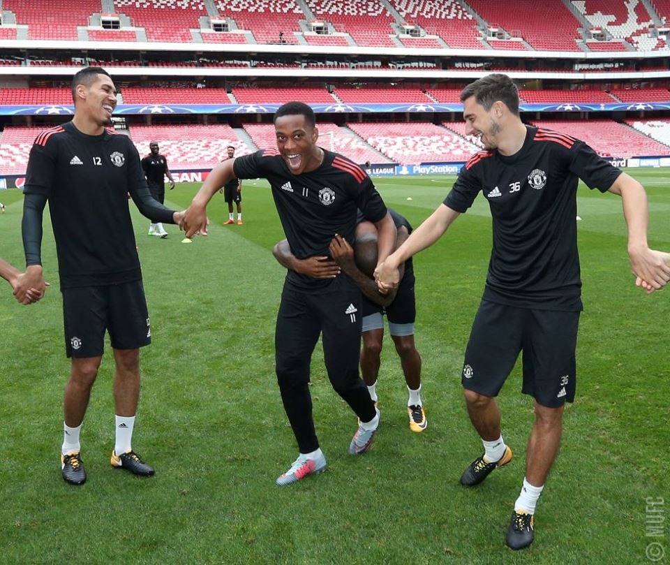 Dan sao MU hao hung truoc cuoc doi dau voi Benfica hinh anh