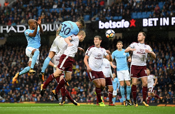 Aguero tro lai,  Man City nhe nhang de bep Burnley anh 8