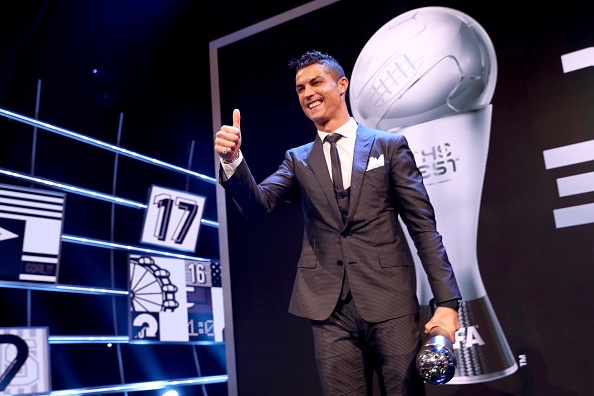 Ronaldo va Messi phot lo nhau trong phieu bau cau thu hay nhat nam anh 2