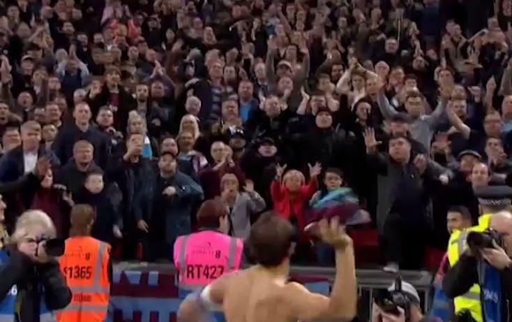 Cổ động viên ngã sấp mặt vì cướp áo của sao Premier League ảnh 2 Co dong vien nga sap mat vi cuop ao cua sao Premier League anh 2