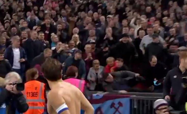 Co dong vien nga sap mat vi cuop ao hinh anh