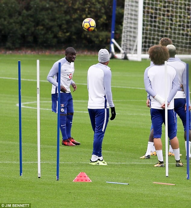 HLV Conte tho phao khi Kante tro lai luyen tap anh 3