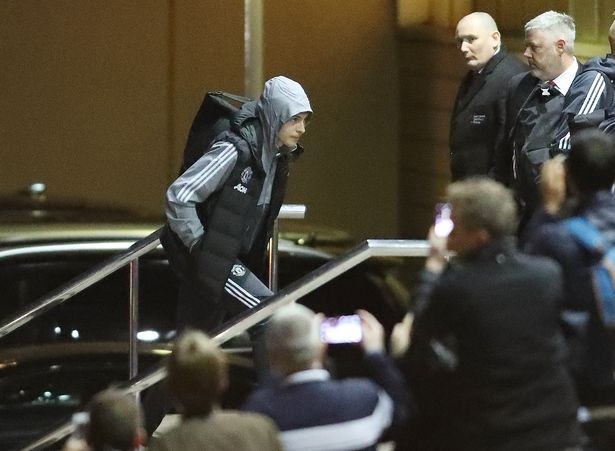 Eric Bailly tro lai,  Luke Shaw tiep tuc tuong lai bat on tai MU anh 7