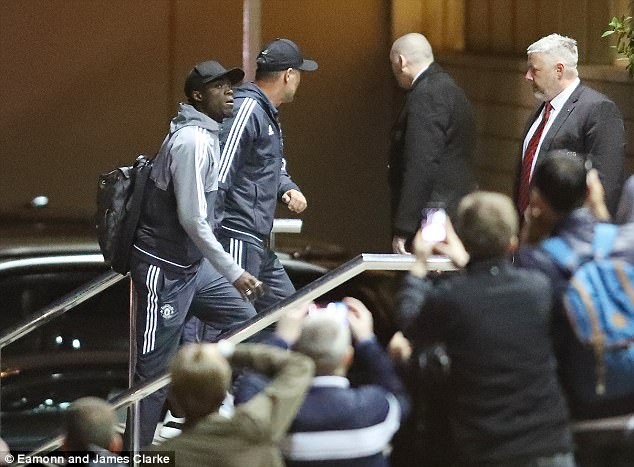 Eric Bailly tro lai,  Luke Shaw tiep tuc tuong lai bat on tai MU anh 2