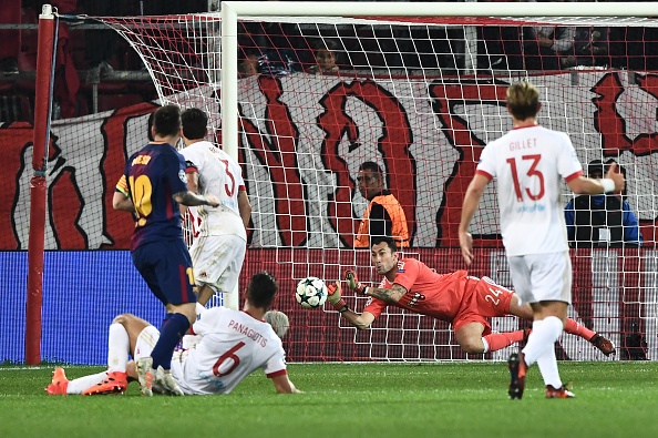 Messi im tieng,  Barcelona chia diem voi Olypiacos anh 8