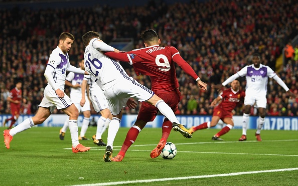 Salah toa sang giup Liverpool giu vung ngoi dau bang E anh 7