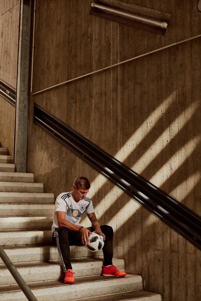 Zidane va Messi dan dau dan sao ra mat trai bong World Cup 2018 anh 11