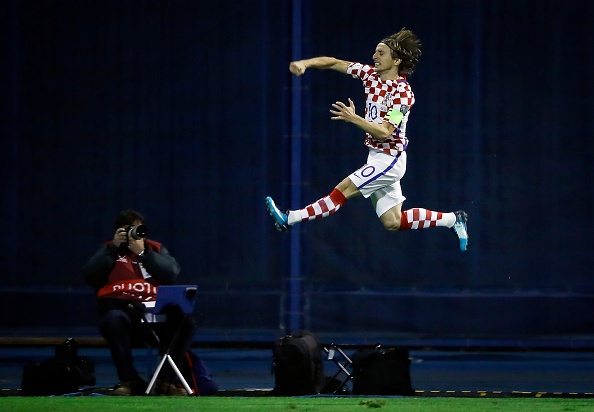 Luka Modric khai hoa, Croatia dat mot chan vao VCK World Cup 2018 hinh anh