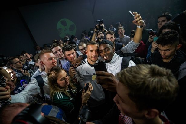 Zidane va Messi dan dau dan sao ra mat trai bong World Cup 2018 anh 6