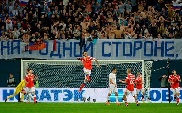 Duoc huong 2 qua Penalty,  Tay Ban Nha van de Nga cam hoa 3-3 anh 11