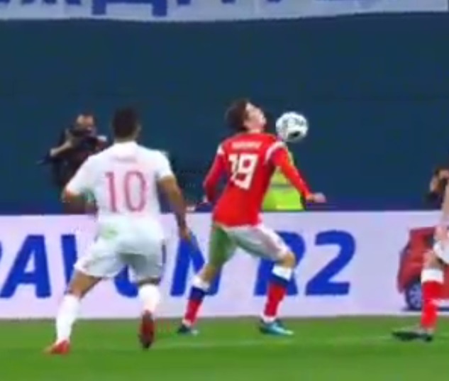 Duoc huong 2 qua Penalty,  Tay Ban Nha van de Nga cam hoa 3-3 anh 4