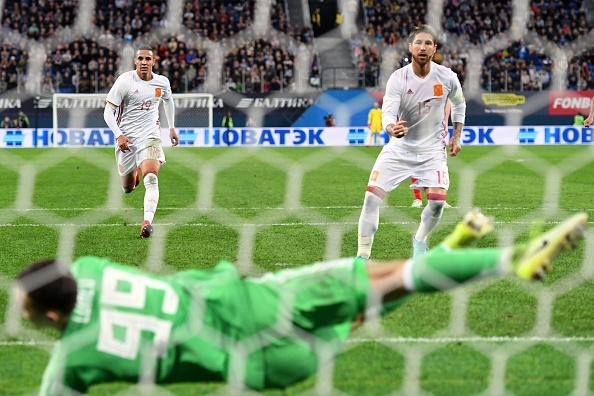 Duoc huong 2 qua Penalty,  Tay Ban Nha van de Nga cam hoa 3-3 anh 5