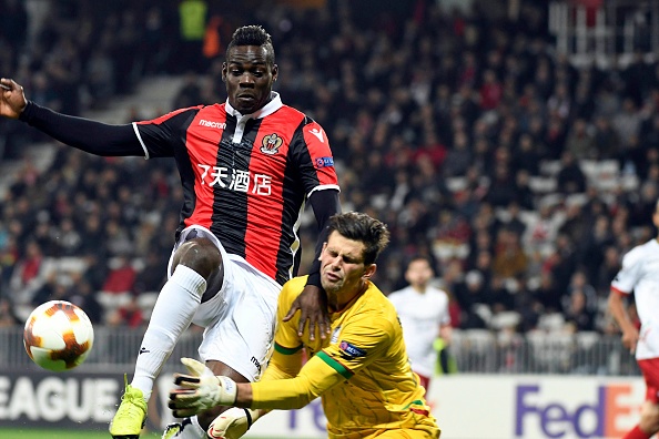 'Ngua chung' Balotelli lap cu dup dua Nice vao vong knock-out anh 2
