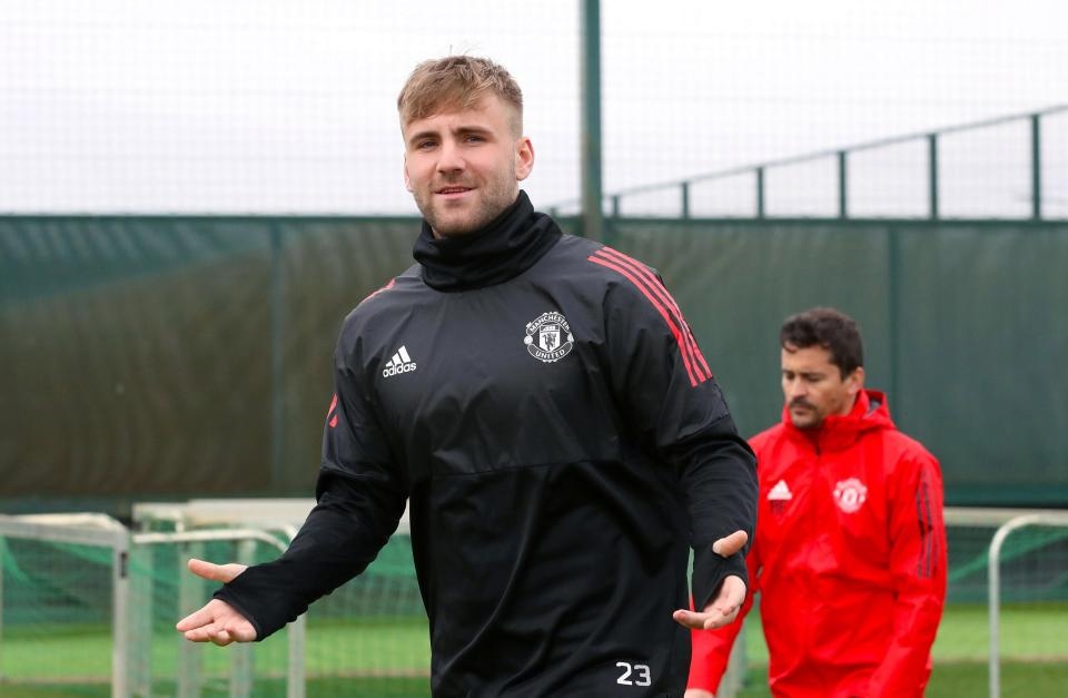 Danh bai Ibra va Pogba, Luke Shaw cung Valencia khoe nhat MU hinh anh
