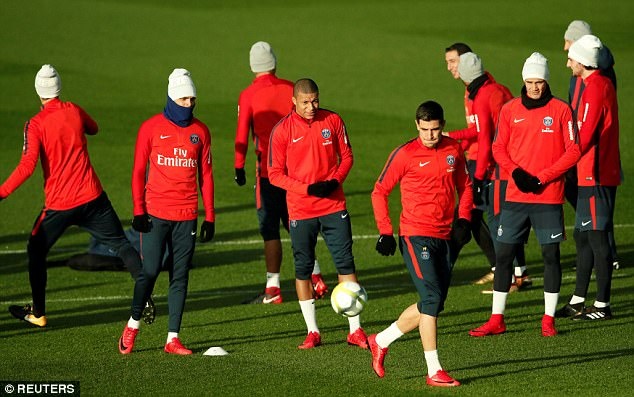 Neymar cùng 'băng nhóm’ Brazil náo loạn sân tập Paris SG ảnh 1 Neymar cung 'bang nhom’ Brazil nao loan san tap Paris SG anh 1