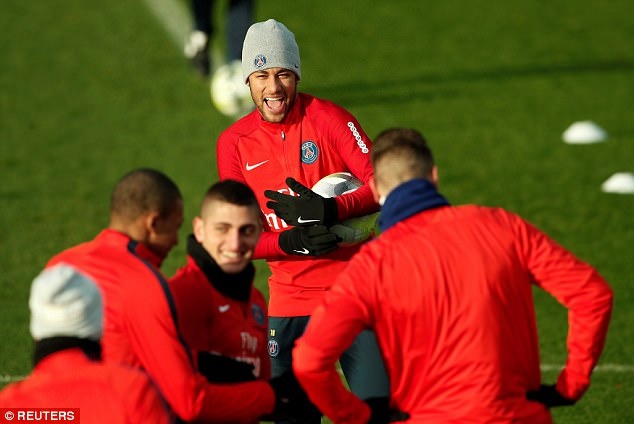 Neymar cùng 'băng nhóm’ Brazil náo loạn sân tập Paris SG ảnh 7 Neymar cung 'bang nhom’ Brazil nao loan san tap Paris SG anh 7