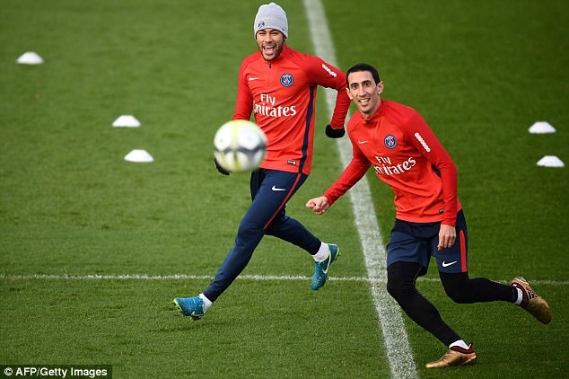 Neymar cùng 'băng nhóm’ Brazil náo loạn sân tập Paris SG ảnh 8 Neymar cung 'bang nhom’ Brazil nao loan san tap Paris SG anh 8