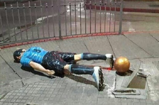 Tượng của Messi tại quê nhà tiếp tục bị phá hoại ảnh 5 Tuong cua Messi tai que nha tiep tuc bi pha hoai anh 5