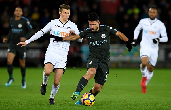 De bep Swansea 4-0,  Man City thiet lap ky luc tai Premier League anh 1