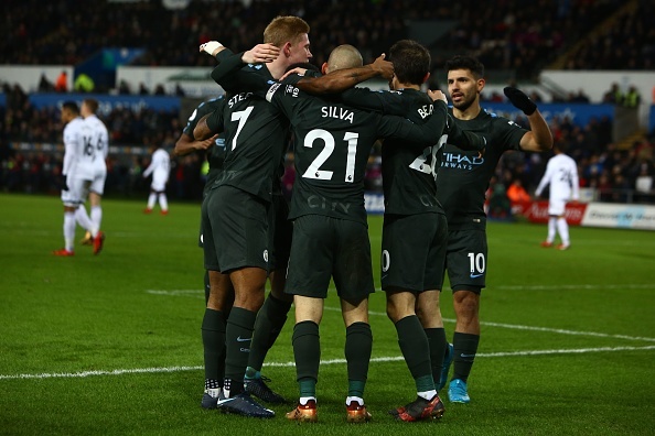 De bep Swansea 4-0,  Man City thiet lap ky luc tai Premier League anh 7