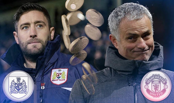 HLV Bristol City đập lợn của con gái để mua rượu mời Mourinho ảnh 1 HLV Bristol City dap lon cua con gai de mua ruou moi Mourinho anh 1