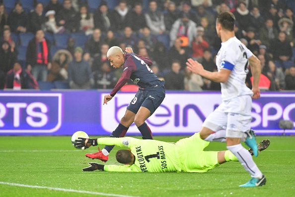 Ky niem sinh nhat 19 tuoi,  Mbappe lap cong giup PSG giu vung ngoi dau bang anh 2