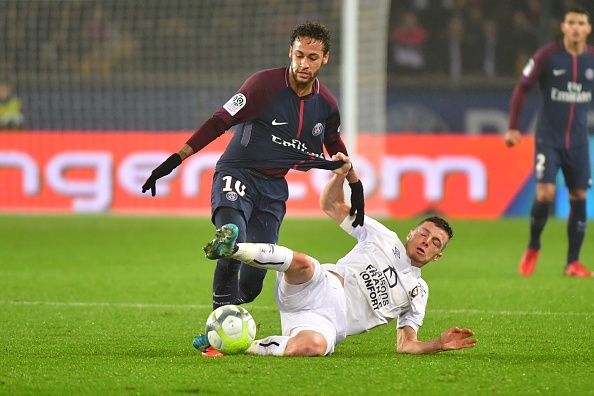 Ky niem sinh nhat 19 tuoi,  Mbappe lap cong giup PSG giu vung ngoi dau bang anh 7