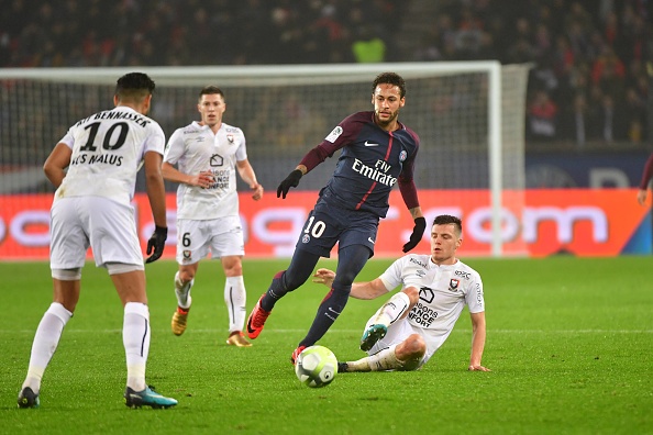 Ky niem sinh nhat 19 tuoi,  Mbappe lap cong giup PSG giu vung ngoi dau bang anh 8