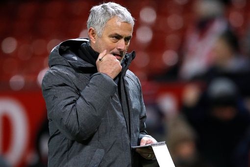 MU hoan gia han voi Mourinho, Liverpool pha ky luc de chieu mo hau ve? hinh anh