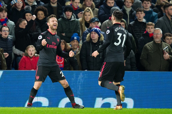Arsenal giành chiến thắng trong ngày Wenger san bằng kỷ lục của Sir Alex Ferguson ảnh 3 Arsenal gianh chien thang trong ngay Wenger san bang ky luc cua Sir Alex Ferguson anh 3