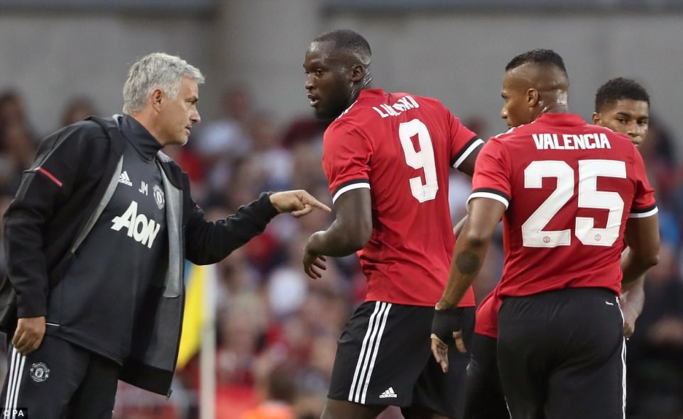 Man Utd don loat vien binh tro lai truoc tran gap Derby County hinh anh