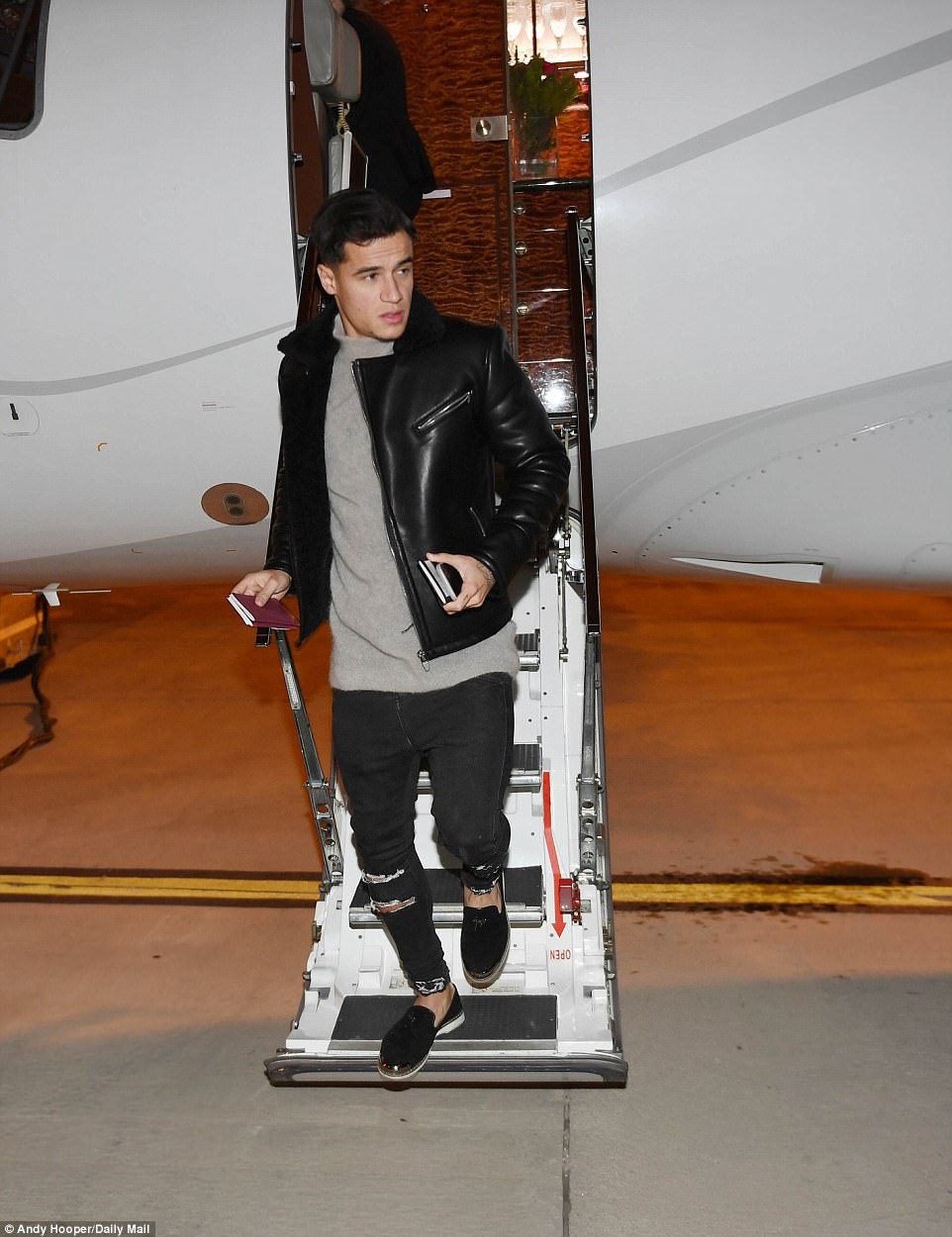 Coutinho rang ro ra mat Barcelona anh 1