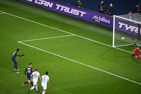 Neymar ghi 4 ban,  PSG huy diet Dijon 8-0 anh 12